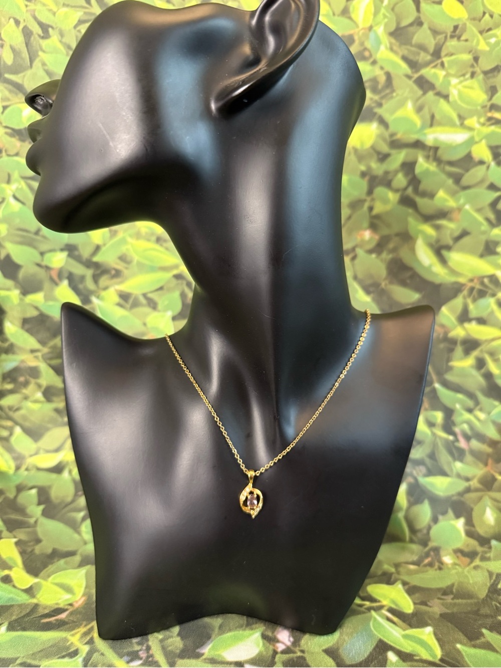 Vintage Avon Pale Purple Rhinestone Gold Tone Pendant Necklace Signed NR